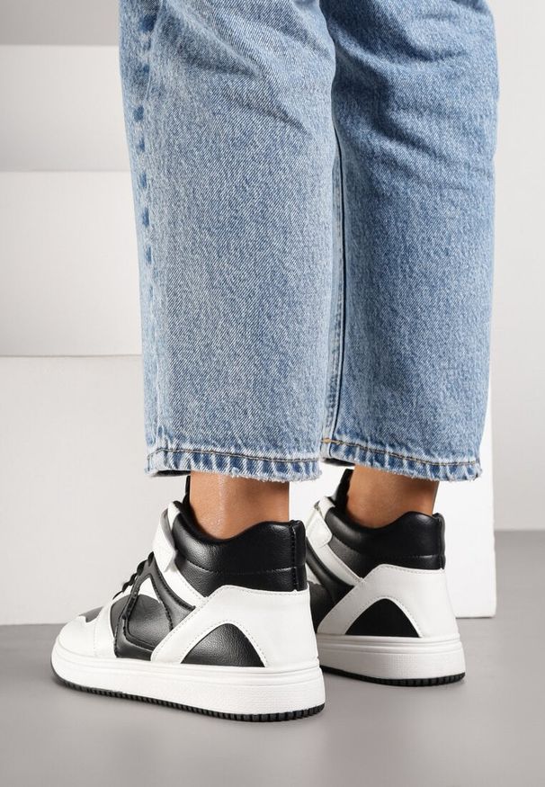 Renee - Czarno-Białe Sneakersy z Wysoką Cholewką Ylattia. Okazja: na co dzień. Wysokość cholewki: przed kolano. Zapięcie: rzepy. Kolor: czarny. Szerokość cholewki: normalna. Wzór: aplikacja