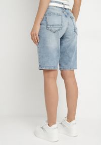 Born2be - Jasnoniebieskie Szorty Jeansowe o Prostym Kroju Tilamere. Okazja: na co dzień. Kolor: niebieski. Materiał: jeans. Styl: klasyczny, elegancki, casual #5