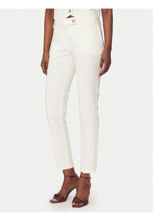 Rinascimento Spodnie materiałowe CFC0128638003 Biały Slim Fit. Kolor: biały. Materiał: syntetyk