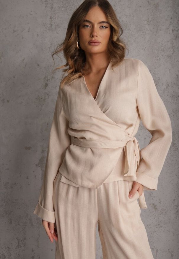 Renee - Beżowa Wiskozowa Bluzka z Kopertowym Dekoltem i Wiązaniem z Boku Velarila. Typ kołnierza: dekolt kopertowy. Kolor: beżowy. Materiał: wiskoza