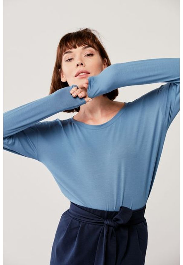 Marie Zélie - Bluzka Dioniza długi rękaw – szaroniebieska. Kolor: niebieski. Materiał: wiskoza, dzianina, materiał, elastan, tkanina. Długość rękawa: długi rękaw. Długość: długie