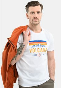 Volcano - T-shirt z printem T-ADVE. Kolekcja: plus size. Kolor: biały. Materiał: skóra, bawełna, materiał. Długość rękawa: krótki rękaw. Długość: krótkie. Wzór: nadruk. Styl: klasyczny, elegancki