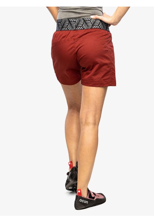 OCUN - Spodenki damskie Ocun Pantera Organic Shorts. Kolor: czerwony. Wzór: motyw zwierzęcy