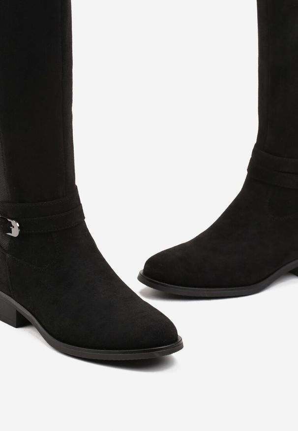 Born2be - Czarne Kozaki Muszkieterki z Ozdobnym Paskiem Vambra. Zapięcie: pasek. Kolor: czarny