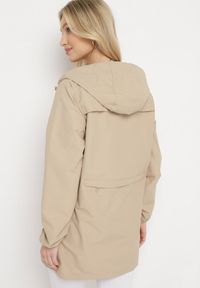 Born2be - Beżowa Kurtka Wiatrówka o Wydłużonym Fasonie z Kapturem Axerinta. Typ kołnierza: kaptur. Kolor: beżowy. Styl: klasyczny #7