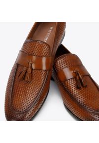 Wittchen - Męskie mokasyny skórzane z plecionką i chwostami brązowe. Kolor: brązowy. Materiał: skóra. Wzór: aplikacja. Sezon: lato. Obcas: na obcasie. Styl: elegancki. Wysokość obcasa: średni #2