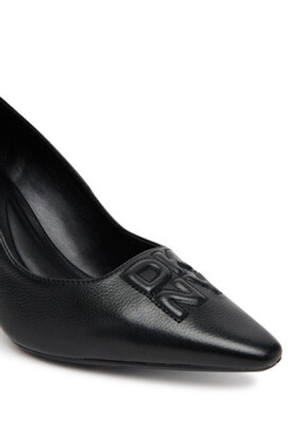 DKNY Szpilki K3588715 Czarny. Kolor: czarny. Materiał: skóra. Obcas: na szpilce
