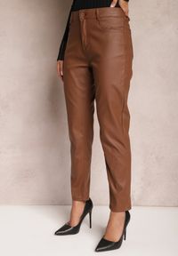Renee - Brązowe Spodnie Standard z Imitacji Skóry Enjala. Stan: podwyższony. Kolor: brązowy #4