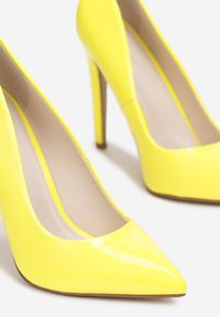 Renee - Jasnożółte Szpilki Aquitune. Kolor: żółty. Materiał: lakier. Szerokość cholewki: normalna. Obcas: na szpilce. Styl: klasyczny #5