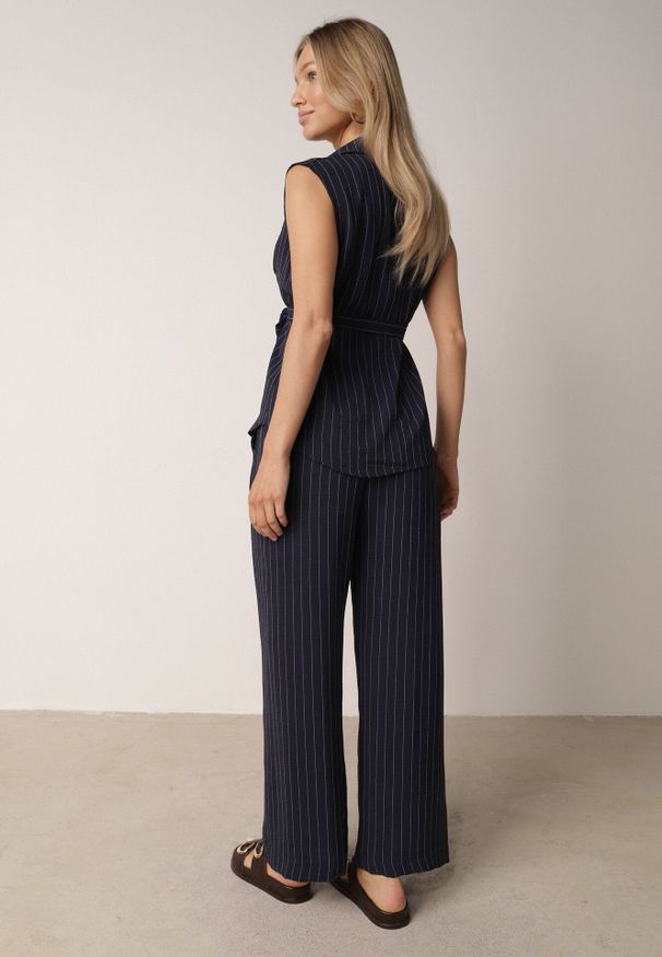 Born2be - Granatowy Wiskozowy Komplet Szerokie Spodnie i Koszula Bez Rękawów z Wiązaniem Zanran. Kolor: niebieski. Materiał: wiskoza