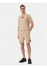 Hugo - HUGO Szorty sportowe Diz222 50466196 Beżowy Regular Fit. Kolor: beżowy. Materiał: bawełna. Styl: sportowy #3