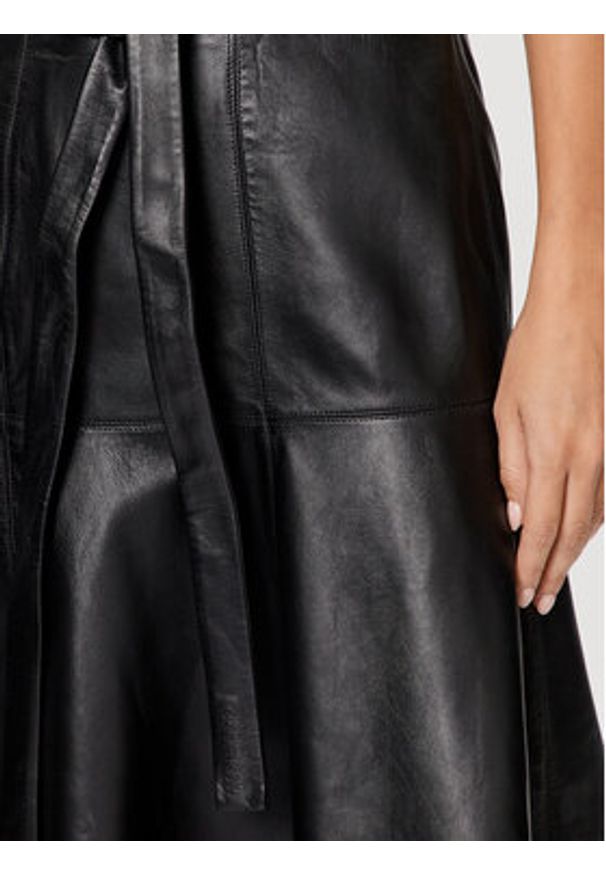 Calvin Klein Spódnica skórzana K20K205820 Czarny Regular Fit. Kolor: czarny. Materiał: skóra