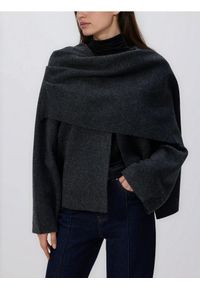 Reserved - Sweter z peleryną - ciemnoszary. Kolor: szary. Materiał: dzianina, wełna