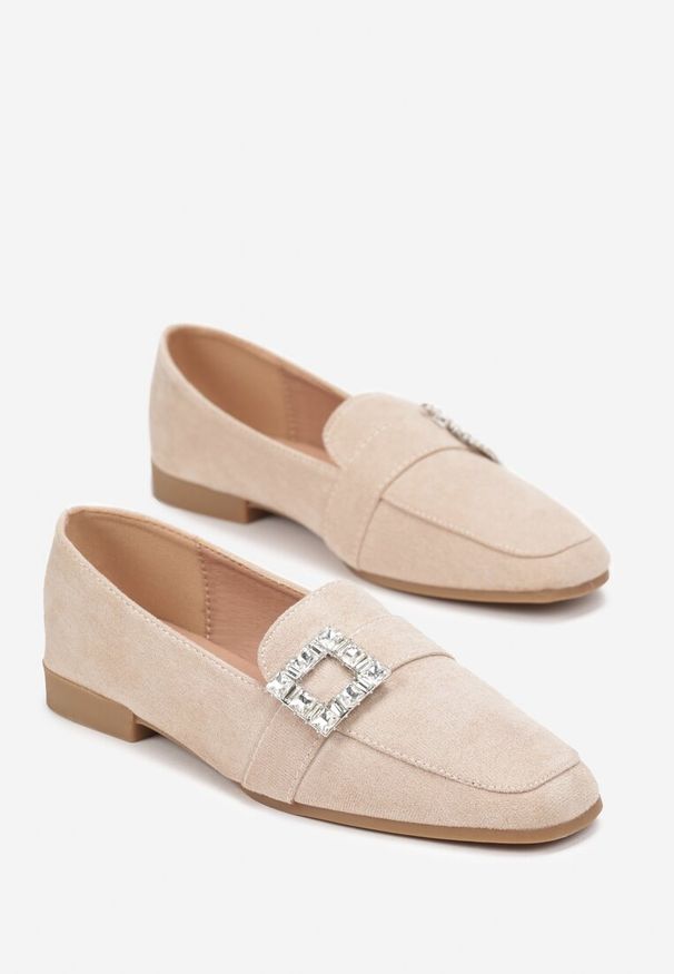 Born2be - Beżowe Mokasyny z Klamerką z Ozdobnymi Cyrkoniami Heneta. Kolor: beżowy. Styl: elegancki