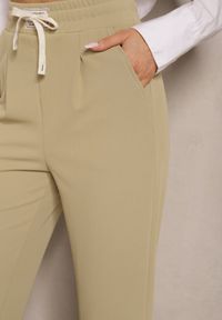 Renee - Zielone Spodnie High Waist z Prostą Nogawką i Gumką w Pasie Fadesa. Okazja: na co dzień. Stan: podwyższony. Kolor: zielony. Styl: casual