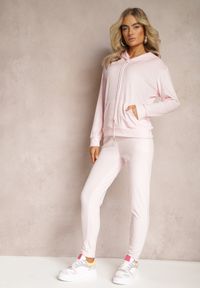 Renee - Jasnoróżowy Welurowy Komplet Dresowy Bluza z Kapturem i Spodnie Vilna. Kolor: różowy. Materiał: welur, dresówka #5