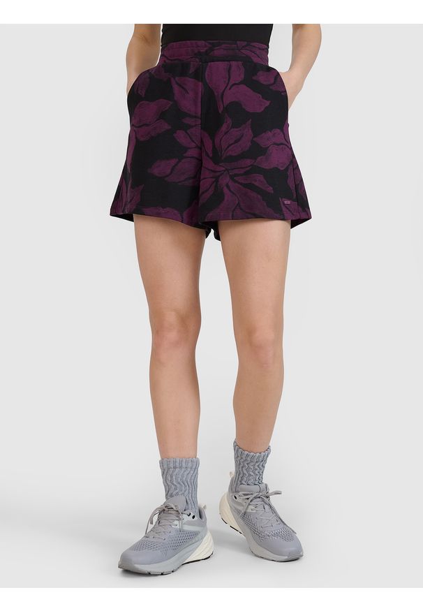 4f - 4F Spodenki dresowe damskie - multikolor XL. Kolor: wielokolorowy. Materiał: dresówka. Długość: krótkie. Wzór: gładki, ze splotem, nadruk