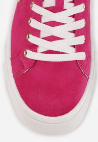 Renee - Fuksjowe Sznurowane Sneakersy Vices na Platformie z Tłoczeniem i Metaliczną Aplikacją Lavfedi. Okazja: na co dzień. Zapięcie: sznurówki. Kolor: różowy. Materiał: jeans. Wzór: aplikacja. Obcas: na platformie #8