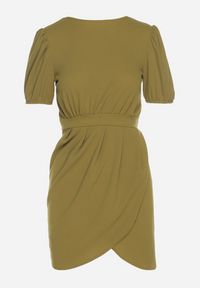 Born2be - Jasnozielona Dopasowana Sukienka Ozdobiona Marszczeniem Iffovia. Okazja: na imprezę. Kolor: zielony. Wzór: aplikacja. Styl: klasyczny, elegancki #6