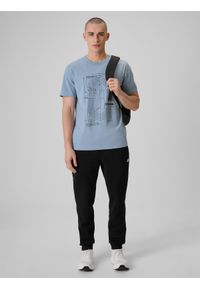 4f - 4F T-shirt regular z nadrukiem męski - niebieski S. Okazja: na co dzień. Kolor: niebieski. Materiał: dzianina, bawełna, dresówka, jeans. Wzór: nadruk. Styl: casual, klasyczny #2