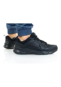 Buty do chodzenia męskie Nike Defyallday. Kolor: czarny. Materiał: tkanina, materiał, skóra, syntetyk. Sport: turystyka piesza