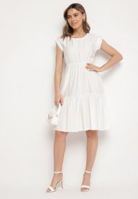 Born2be - Biała Wiskozowa Sukienka o Rozkloszowanym Kroju Lizena. Okazja: na co dzień, na imprezę. Kolor: biały. Materiał: wiskoza. Sezon: wiosna, lato. Styl: klasyczny, casual #4