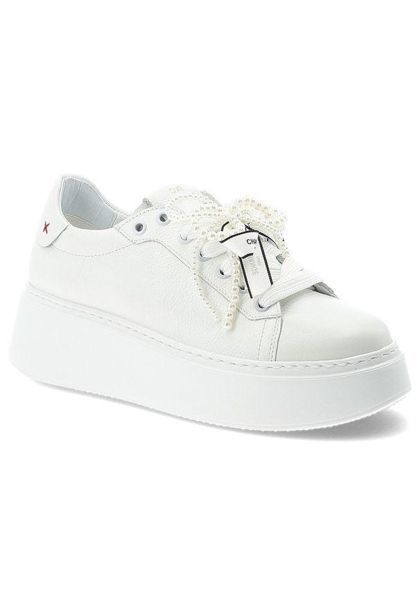 CheBello - Sneakersy damskie Chebello, cholewka ze skóry naturalnej gładkiej klasyczne sznurowanie ozdobne detale masywna podeszwa zapewniająca stabilność i wyg. Okazja: na co dzień. Zapięcie: sznurówki. Kolor: biały. Materiał: skóra. Szerokość cholewki: normalna. Wzór: gładki. Obcas: na platformie. Styl: klasyczny