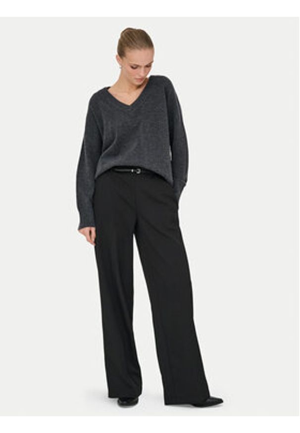 only - ONLY Sweter Mari 15360940 Szary Loose Fit. Kolor: szary. Materiał: syntetyk