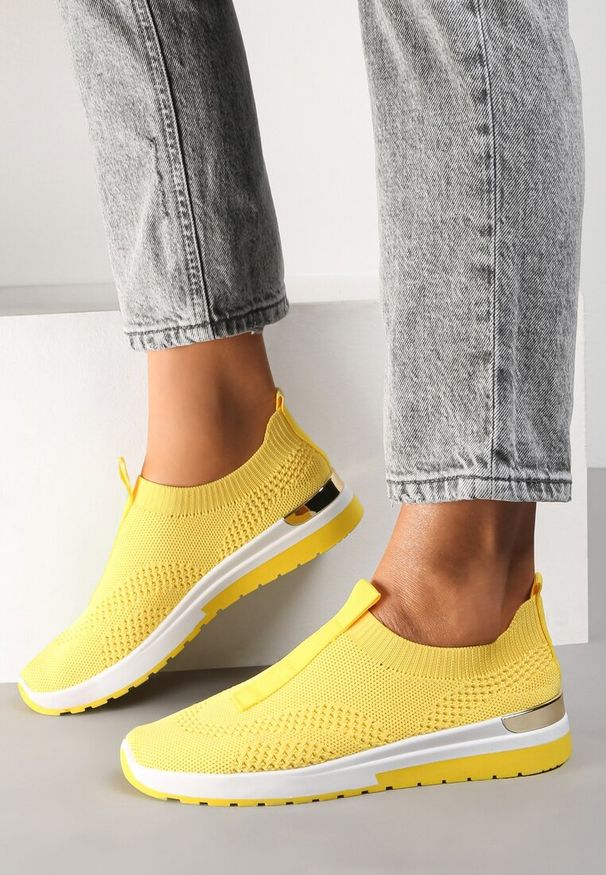 Renee - Żółte Buty Sportowe Hypnerus. Nosek buta: okrągły. Zapięcie: bez zapięcia. Kolor: żółty. Materiał: jeans, materiał