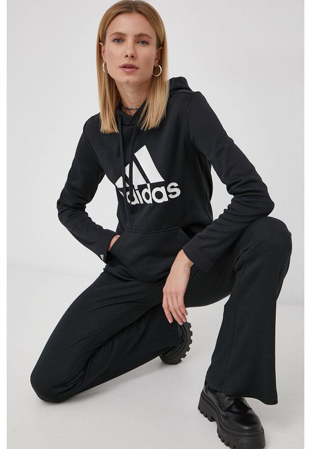 adidas Performance - Bluza. Okazja: na co dzień. Typ kołnierza: kaptur. Kolor: czarny. Długość rękawa: długi rękaw. Długość: długie. Wzór: nadruk. Styl: casual