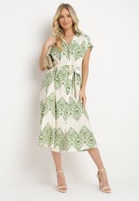 Born2be - Zielono-Beżowa Taliowana Sukienka Boho z Wiskozą Wiązana w Talii Paskiem Losofia. Okazja: na co dzień. Typ kołnierza: dekolt w kształcie V. Kolor: zielony. Materiał: wiskoza. Długość rękawa: krótki rękaw. Wzór: aplikacja. Sezon: lato. Styl: boho #2