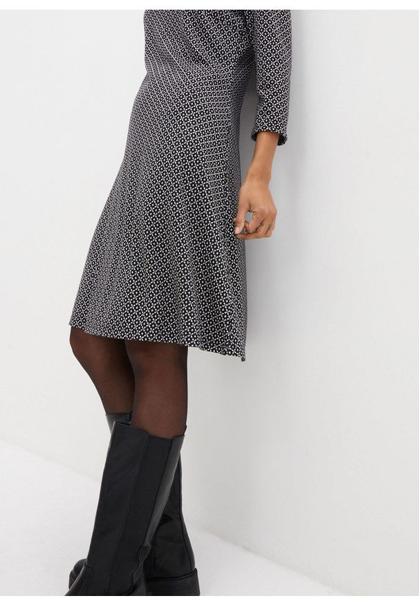 bonprix - Sukienka Punto di Roma w żakardowy wzór, z materiału z domieszką wiskozy. Kolor: czarny. Materiał: materiał, żakard, wiskoza. Długość: midi