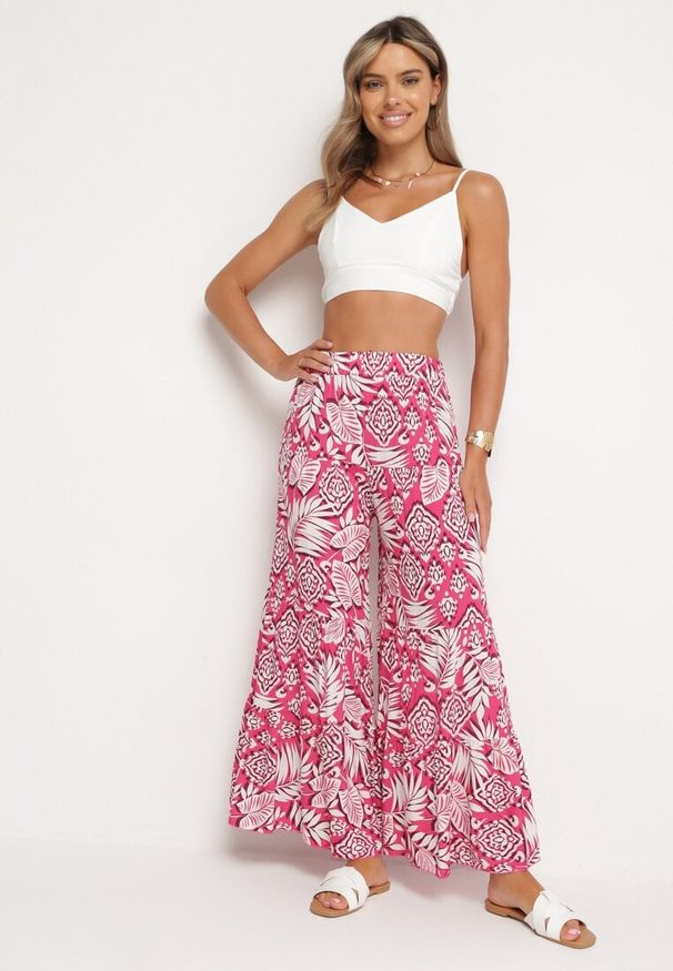 Born2be - Różowe Wiskozowe Spodnie z Szerokimi Nogawkami z Gumką w Pasie Ozdobione Falbanką Jasmalia. Okazja: na co dzień. Kolor: różowy. Materiał: wiskoza. Wzór: aplikacja. Styl: casual, elegancki