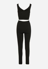 Born2be - Czarny Prążkowany Komplet Sportowy Top na Ramiączkach i Legginsy Adranila. Kolor: czarny. Materiał: prążkowany