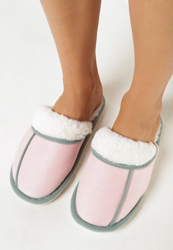 Born2be - Różowe Kapcie z Futerkiem i Ozdobnymi Przeszyciami Dylaria. Kolor: różowy. Materiał: futro