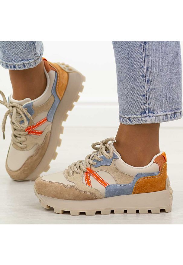 Beżowe skórzane półbuty damskie Filippo Dp7559/26. Okazja: na co dzień. Kolor: beżowy. Materiał: skóra. Sezon: jesień, wiosna, lato. Obcas: na platformie. Styl: klasyczny, casual, elegancki