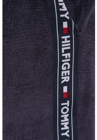 TOMMY HILFIGER - Tommy Hilfiger Spodnie męskie kolor granatowy gładkie. Kolor: niebieski. Materiał: dzianina, bawełna. Wzór: gładki