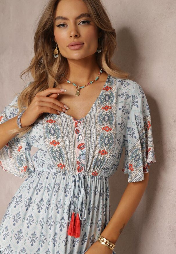 Renee - Jasnoniebieska Sukienka Maxi z Krótkim Rękawem i Gumką w Talii Emaya. Kolor: niebieski. Materiał: tkanina, wiskoza. Długość rękawa: krótki rękaw. Styl: boho. Długość: maxi
