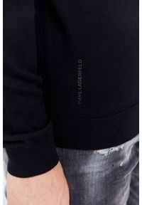 Karl Lagerfeld - KARL LAGERFELD Czarny sweter męski z wełny merino. Typ kołnierza: dekolt w karo. Kolor: czarny. Materiał: wełna