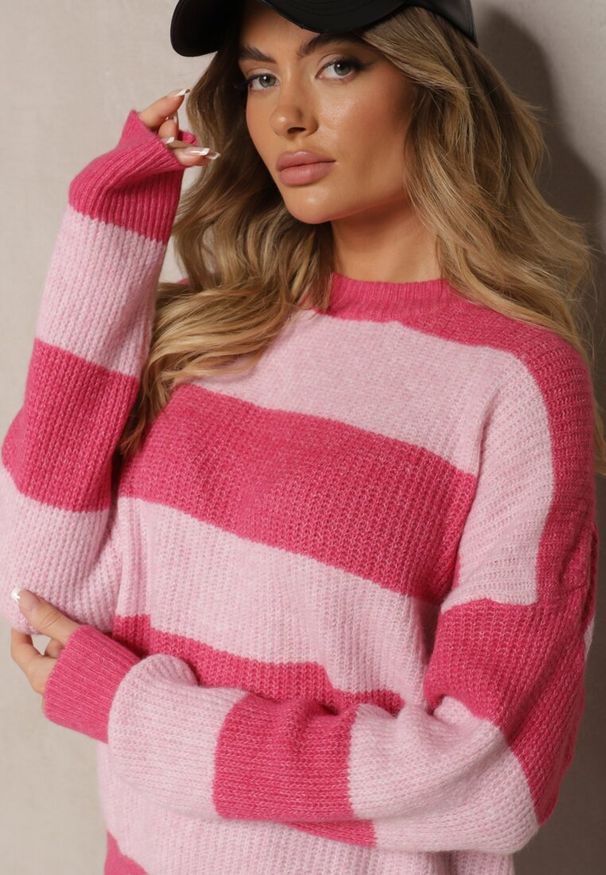 Renee - Różowy Sweter ze Ściągaczami Ozdobiony Pasami z Wełną Tiarosea. Okazja: na co dzień. Kolor: różowy. Materiał: wełna. Długość rękawa: długi rękaw. Długość: długie. Wzór: aplikacja. Styl: klasyczny, casual