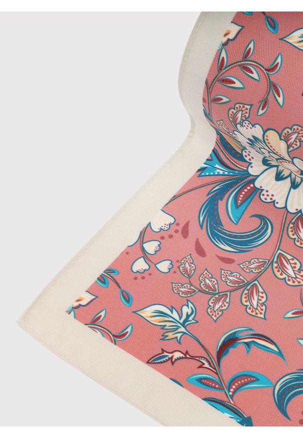 Pako Lorente - PAKO LORENTE – Różowa poszetka w kwiatowy wzór. Kolor: różowy. Materiał: poliester. Wzór: kwiaty