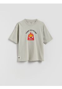 Reserved - T-shirt z nadrukiem Inside Out - jasnoszary. Kolor: szary. Materiał: dzianina, bawełna. Wzór: nadruk #1