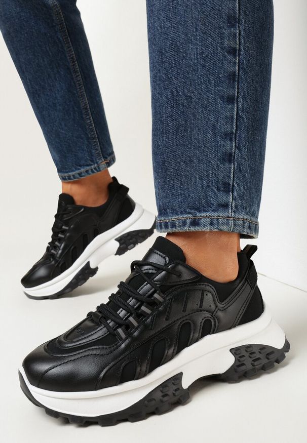 Born2be - Czarne Sneakersy na Płaskiej Podeszwie z Wypustkami i Cholewką przed Kostkę Ozdobione Przeszyciami Adalynna. Wysokość cholewki: przed kostkę. Nosek buta: okrągły. Kolor: czarny. Materiał: materiał. Szerokość cholewki: normalna. Wzór: aplikacja. Obcas: na płaskiej podeszwie