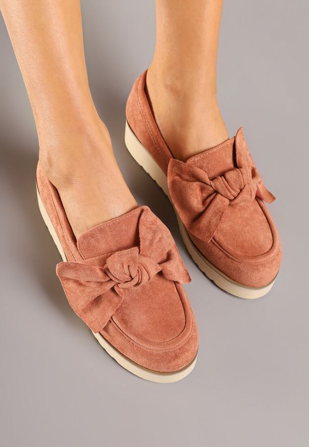 Renee - Różowe Mokasyny z Ekozamszu na Niskiej Platformie z Ozdobną Kokardą Nusalena. Okazja: na co dzień. Kolor: różowy. Materiał: jeans. Obcas: na platformie. Styl: casual, elegancki