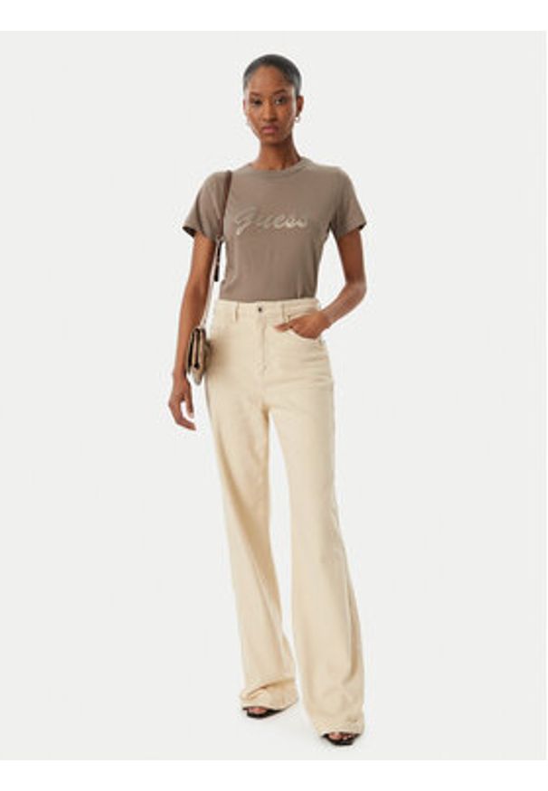 Guess T-Shirt W6GI08 K3023 Brązowy Regular Fit. Kolor: brązowy. Materiał: bawełna