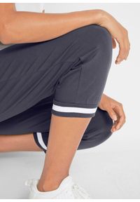 bonprix - Spodnie sportowe 3/4. Kolor: niebieski. Materiał: materiał. Styl: sportowy