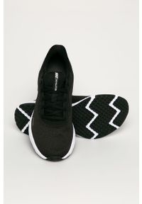 Nike - Buty Revolution 5. Nosek buta: okrągły. Zapięcie: sznurówki. Kolor: czarny. Materiał: syntetyk, materiał, guma. Szerokość cholewki: normalna. Obcas: na obcasie. Model: Nike Revolution. Wysokość obcasa: średni, niski #3