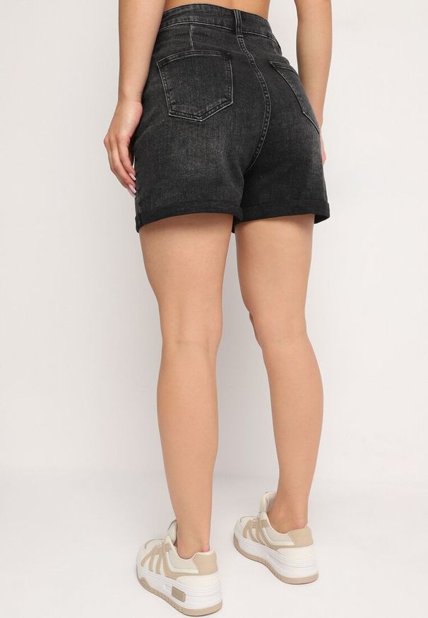 Born2be - Ciemnoszare Szorty Jeansowe z Wysokim Stanem z Metalicznymi Guzikami i Napami Ezorea. Stan: podwyższony. Kolor: szary. Materiał: jeans. Długość: krótkie. Sezon: lato