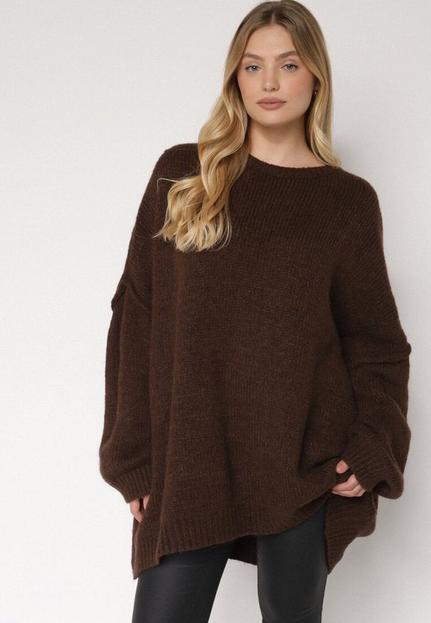 Born2be - Brązowy Sweter z Wiskozą i Wełną o Kroju Nietoperza Fedella. Okazja: na co dzień. Kolor: brązowy. Materiał: wiskoza, wełna. Styl: elegancki, casual