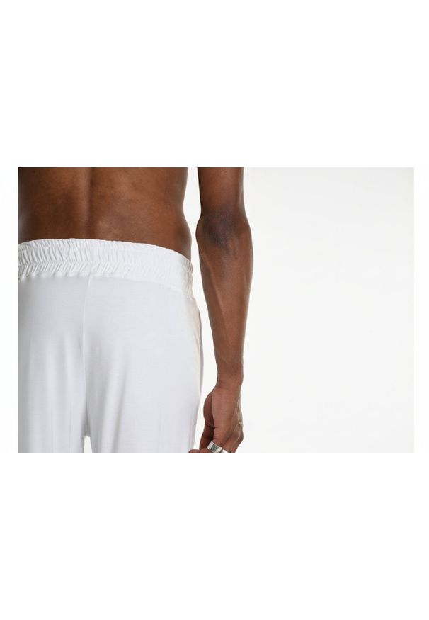 La Haine Inside Us Szorty | 3M M1240 | Mężczyzna | Biały. Okazja: na co dzień. Kolor: biały. Materiał: elastan. Styl: casual, elegancki